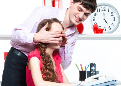 告白される女性