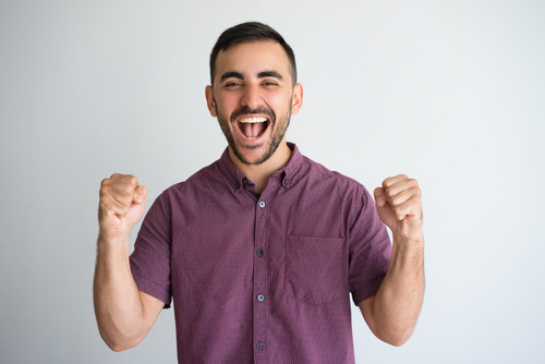 ガッツポーズ　男性