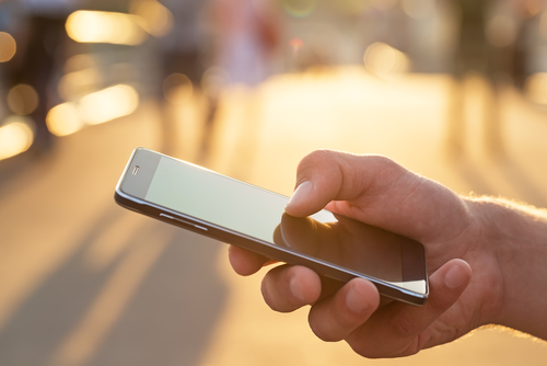 ケータイを見る