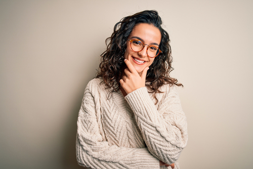 前を見る　女性